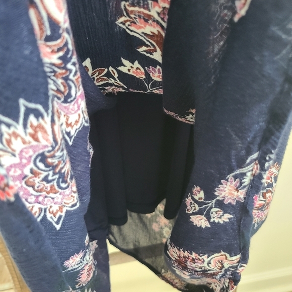 ⭐️40% Off⭐️ Old Navy Cold Ruffle Shoulder Navy & Floral Dress - Picture 11 of 15